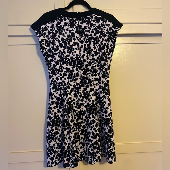 MICHAEL KORS "GEMMA" 💙🤍NAVY BLUE & WHITE🤍💙 FLORAL PRINT PONTE DRESS 🌟EUC🌟 - Picture 10 of 16